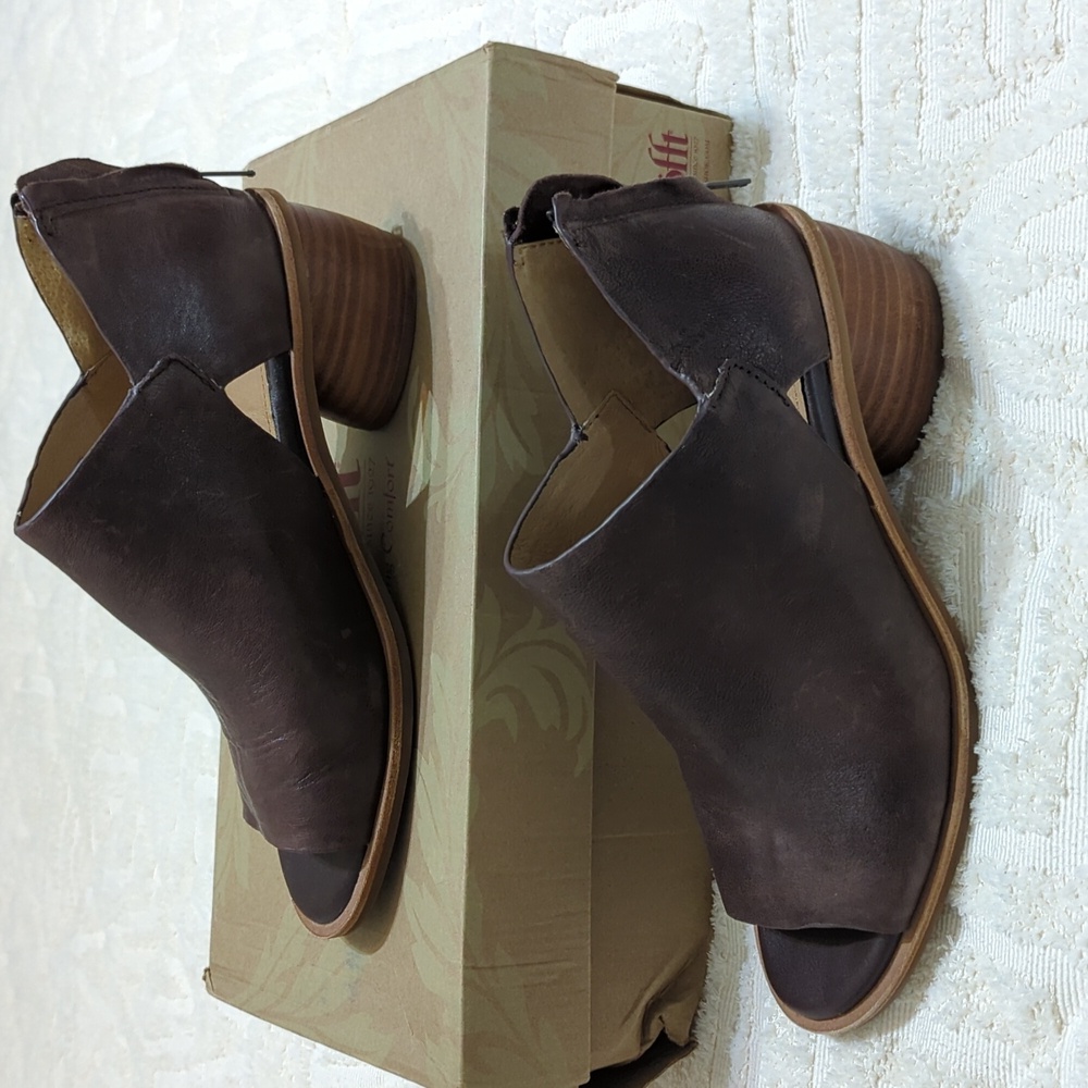 Women's Sofft brown open toed shoes. Sz 8.5.  Worn twice.